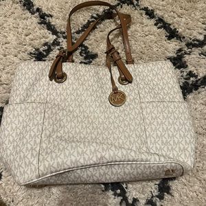 Slightly used logo Michael Kors Bag